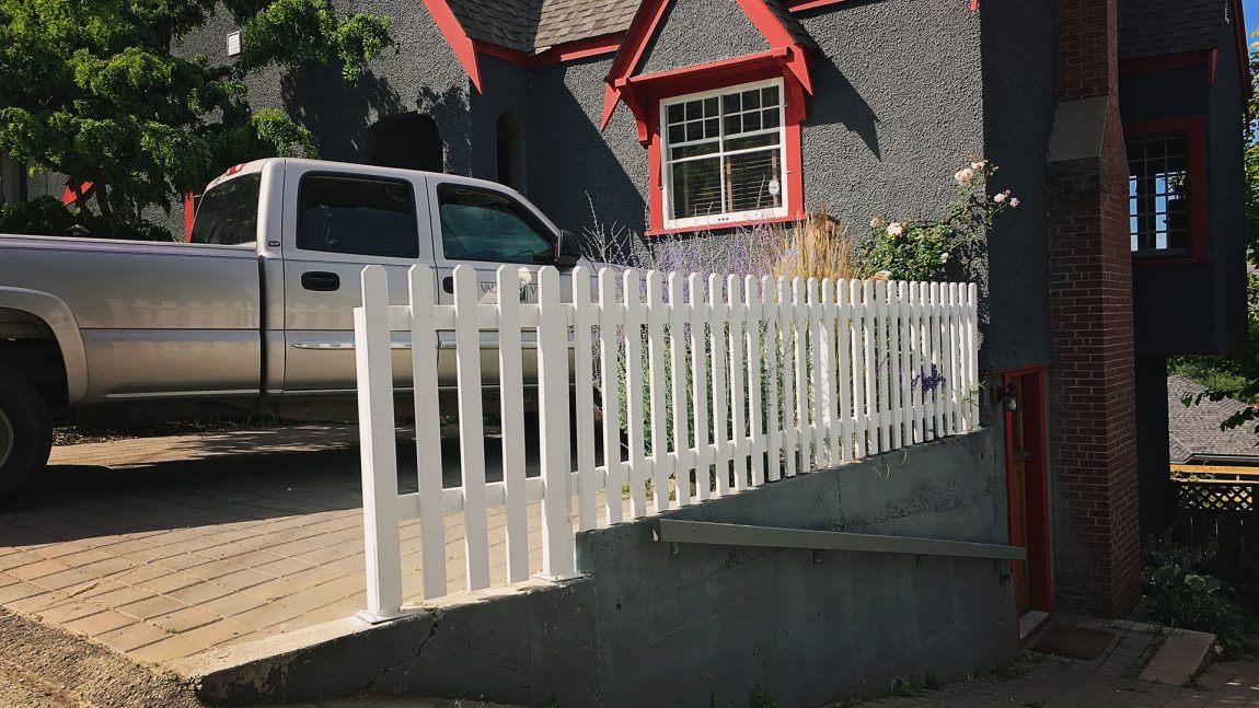 16-picket-fence-and-handrail-1150x647